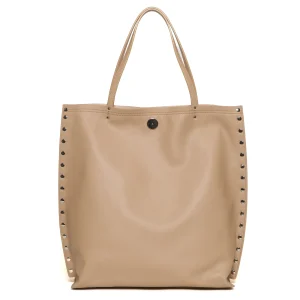 A spasso saeta pelle nude