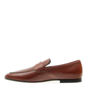 Mocassini Tod's: eleganza e stile con fondo cuoio marrone