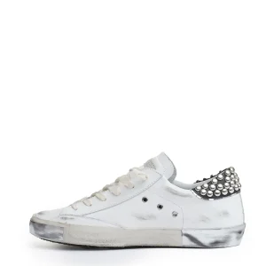 Paris pelle bianca con borchie