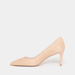 Scarpe eleganti: scopri i pump Stuart Weitzman in camoscio beige