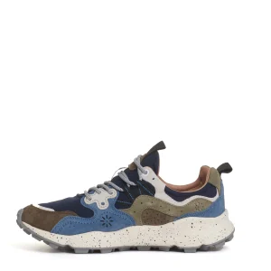 sneakers azzurra, verde e grigia